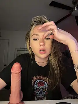 Snapshot of peachesncreamyy chatting on May 5, 2026, 3:20 am peachesncreamyy online show from May 5, 2026, 3:20 am