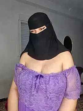 Snapshot of Big_as-big chatting on April 8, 2026, 7:37 pm Big as-big online show from April 8, 2026, 7:37 pm