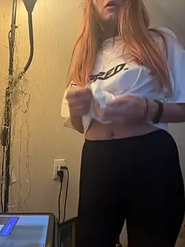 Snapshot of MaryMathews chatting on April 4, 2026, 1:39 pm MaryMathews online show from April 4, 2026, 1:39 pm