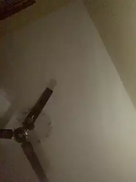 Snapshot of Mazekueen chatting on April 15, 2026, 9:04 pm Mazekueen online show from April 15, 2026, 9:04 pm