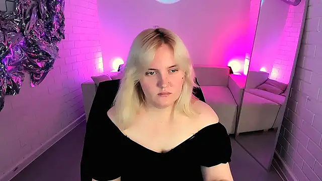 Snapshot of KathyBriggs chatting on June 18, 2026, 5:06 am KathyBriggs online show from June 18, 2026, 5:06 am