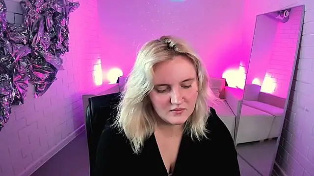 Snapshot of KathyBriggs chatting on June 25, 2026, 5:05 am KathyBriggs online show from June 25, 2026, 5:05 am