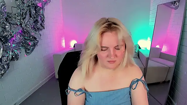 Snapshot of KathyBriggs chatting on June 11, 2026, 5:04 am KathyBriggs online show from June 11, 2026, 5:04 am