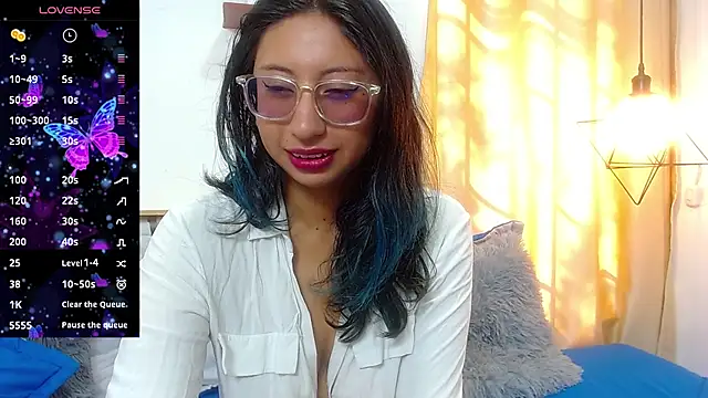 Snapshot of Violet_2003 chatting on July 8, 2026, 2:40 pm Violet 2003 online show from July 8, 2026, 2:40 pm