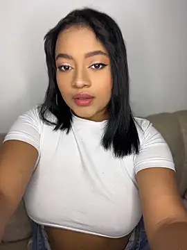 Snapshot of Saraa_M chatting on May 14, 2026, 6:27 pm Saraa M online show from May 14, 2026, 6:27 pm