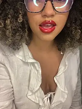 Snapshot of Kendra_curly chatting on June 1, 2026, 12:11 am Kendra curly online show from June 1, 2026, 12:11 am