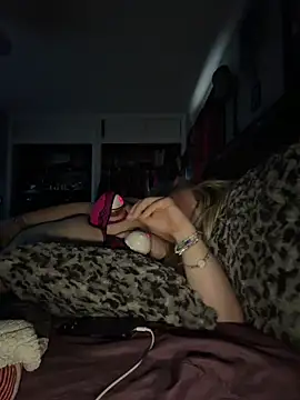 Snapshot of sweetkacibaby chatting on April 18, 2026, 10:32 pm sweetkacibaby online show from April 18, 2026, 10:32 pm