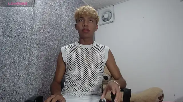 misael boyx18 online show from March 30, 2026, 12:12 am