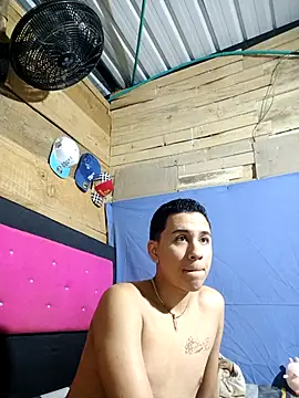 Snapshot of Emyli_Liamm chatting on March 26, 2026, 11:02 pm Emyli Liamm online show from March 26, 2026, 11:02 pm