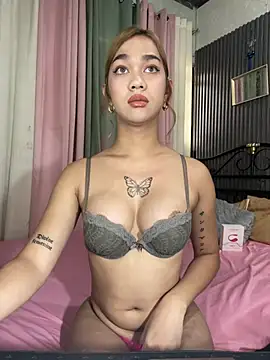 Snapshot of xElisParadisex chatting on June 5, 2026, 3:33 am xElisParadisex online show from June 5, 2026, 3:33 am