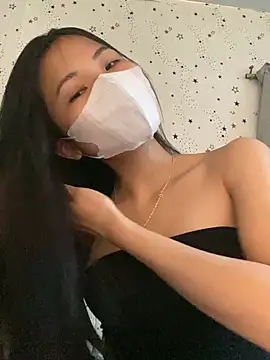 Snapshot of Mi-Lani chatting on April 3, 2026, 2:40 am Mi-Lani online show from April 3, 2026, 2:40 am