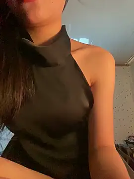 Snapshot of Mi-Lani chatting on April 7, 2026, 7:54 am Mi-Lani online show from April 7, 2026, 7:54 am