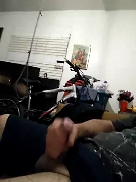 chocki7 online show from April 14, 2026, 2:27 am