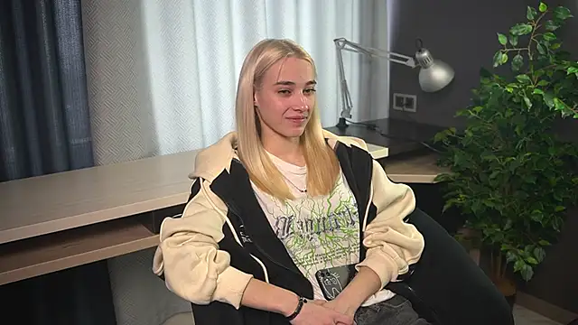 Snapshot of CandiRosato chatting on March 28, 2026, 4:13 am CandiRosato online show from March 28, 2026, 4:13 am