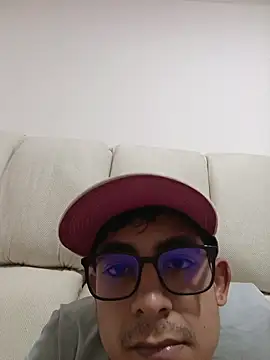 Snapshot of carlos_and_santy chatting on April 16, 2026, 7:09 am carlos and santy online show from April 16, 2026, 7:09 am