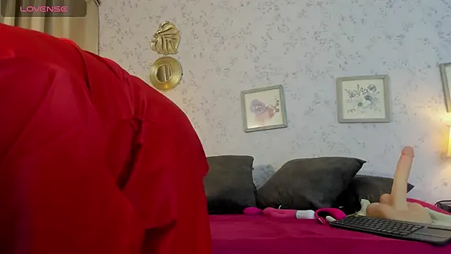 Snapshot of Martinacurvy_ chatting on April 23, 2026, 10:22 am Martinacurvy online show from April 23, 2026, 10:22 am