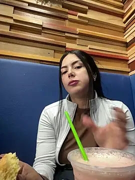 Snapshot of Cami_olarte chatting on April 11, 2026, 7:28 pm Cami olarte online show from April 11, 2026, 7:28 pm