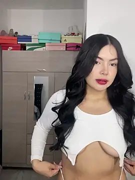 Snapshot of Cami_olarte chatting on April 16, 2026, 6:30 pm Cami olarte online show from April 16, 2026, 6:30 pm