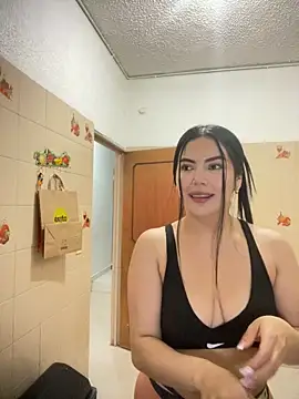 Snapshot of Cami_olarte chatting on June 3, 2026, 4:35 am Cami olarte online show from June 3, 2026, 4:35 am