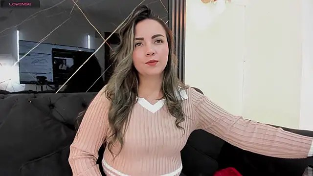 Snapshot of NatyVelvet chatting on May 28, 2026, 8:37 pm NatyVelvet online show from May 28, 2026, 8:37 pm
