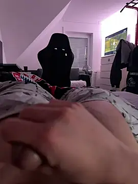 justin2787 online show from April 12, 2026, 12:03 am