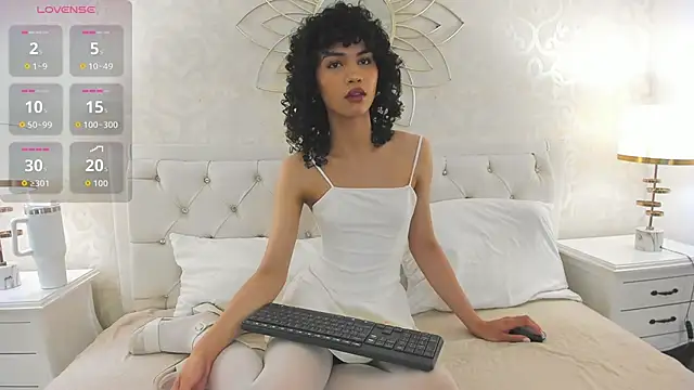 Snapshot of Julietta___ chatting on May 14, 2026, 12:46 pm Julietta online show from May 14, 2026, 12:46 pm