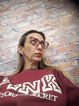Snapshot of AlanaBrunetteX_X chatting on May 24, 2026, 2:11 am AlanaBrunetteX X online show from May 24, 2026, 2:11 am