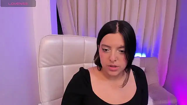 Snapshot of Arihanna_London chatting on May 1, 2026, 3:44 am Arihanna London online show from May 1, 2026, 3:44 am