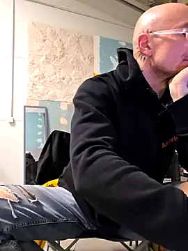 Snapshot of TavoEskort123 chatting on March 28, 2026, 11:39 pm TavoEskort123 online show from March 28, 2026, 11:39 pm