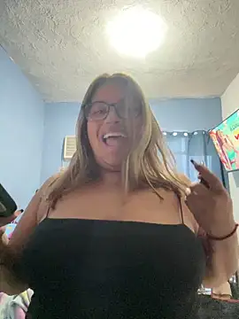 Snapshot of C1N09 chatting on May 4, 2026, 7:50 pm C1N09 online show from May 4, 2026, 7:50 pm