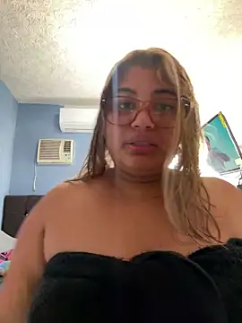 Snapshot of C1N09 chatting on May 12, 2026, 7:20 pm C1N09 online show from May 12, 2026, 7:20 pm