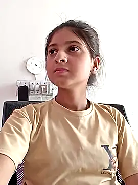 Snapshot of TANU01990 chatting on March 31, 2026, 8:38 am TANU01990 online show from March 31, 2026, 8:38 am