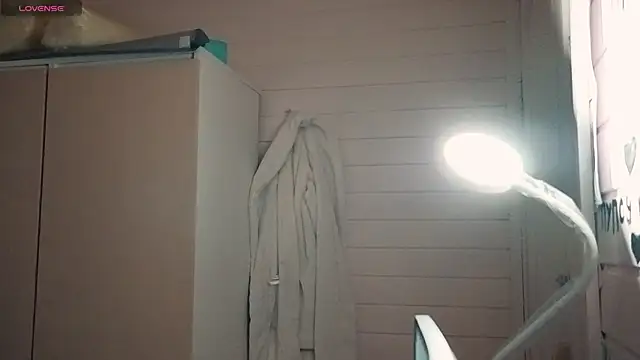 elegant pleasure online show from April 1, 2026, 7:11 pm