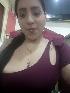Snapshot of val_eria chatting on April 4, 2026, 3:35 am val eria online show from April 4, 2026, 3:35 am