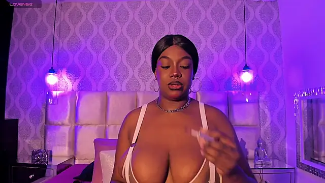 Snapshot of SUSAN-BLUE chatting on June 2, 2026, 8:31 pm SUSAN-BLUE online show from June 2, 2026, 8:31 pm