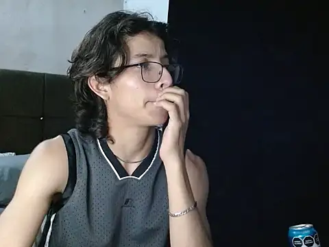 Snapshot of VazacGaming chatting on April 22, 2026, 3:02 am VazacGaming online show from April 22, 2026, 3:02 am