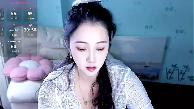 Snapshot of summer_uu chatting on May 25, 2026, 5:22 pm summer uu online show from May 25, 2026, 5:22 pm