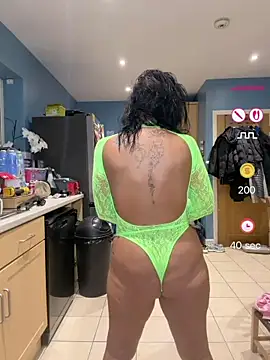 Snapshot of IvyBelleMilf chatting on July 7, 2026, 2:14 am IvyBelleMilf online show from July 7, 2026, 2:14 am