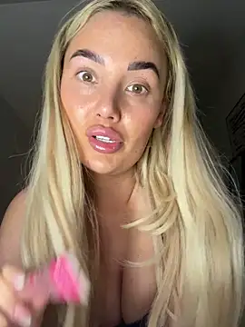 Hannah1899 online show from April 15, 2026, 7:18 pm