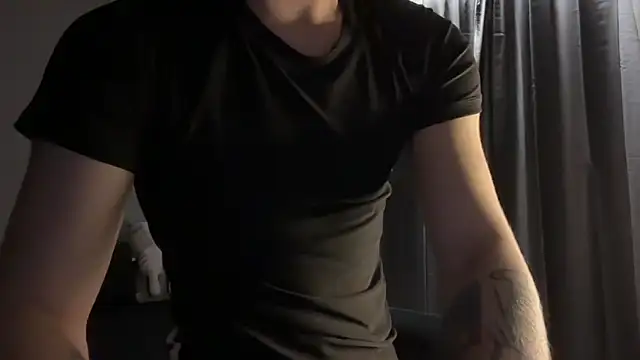 Snapshot of MaxWoolf chatting on April 19, 2026, 6:10 pm MaxWoolf online show from April 19, 2026, 6:10 pm