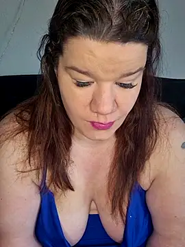 curvystachel42 online show from April 9, 2026, 10:54 am