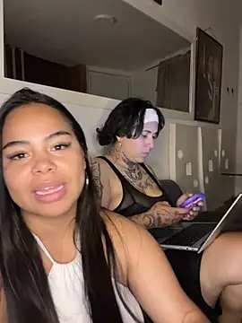 Snapshot of lunaa_love chatting on May 17, 2026, 11:49 pm lunaa love online show from May 17, 2026, 11:49 pm