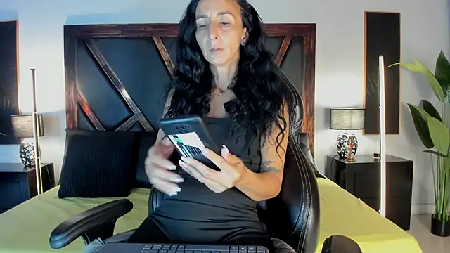 SamanttaLopez online show from April 11, 2026, 1:04 pm