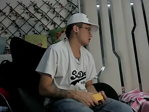 BarbieAndMax online show from March 29, 2026, 5:03 pm