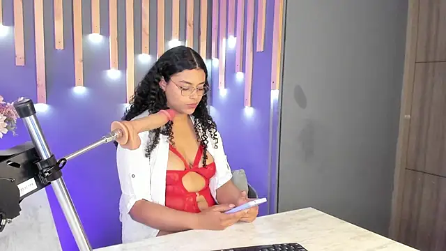 Snapshot of scarlett__2 chatting on May 4, 2026, 8:11 pm scarlett 2 online show from May 4, 2026, 8:11 pm