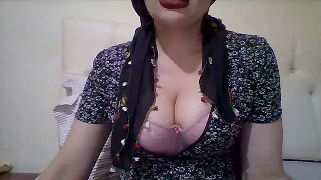Snapshot of busex25 chatting on June 7, 2026, 8:58 pm busex25 online show from June 7, 2026, 8:58 pm