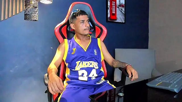 Snapshot of TurnerStar chatting on April 1, 2026, 12:06 pm TurnerStar online show from April 1, 2026, 12:06 pm