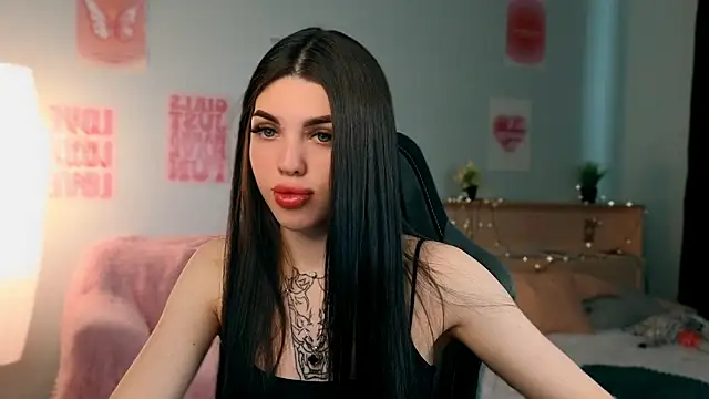 molly rettyy online show from May 15, 2026, 4:21 am