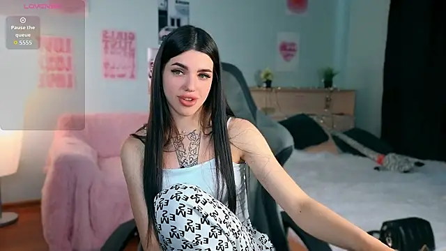 molly rettyy online show from June 19, 2026, 5:02 am