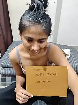 Snapshot of sexy_couple_liv chatting on April 9, 2026, 10:54 am sexy couple liv online show from April 9, 2026, 10:54 am